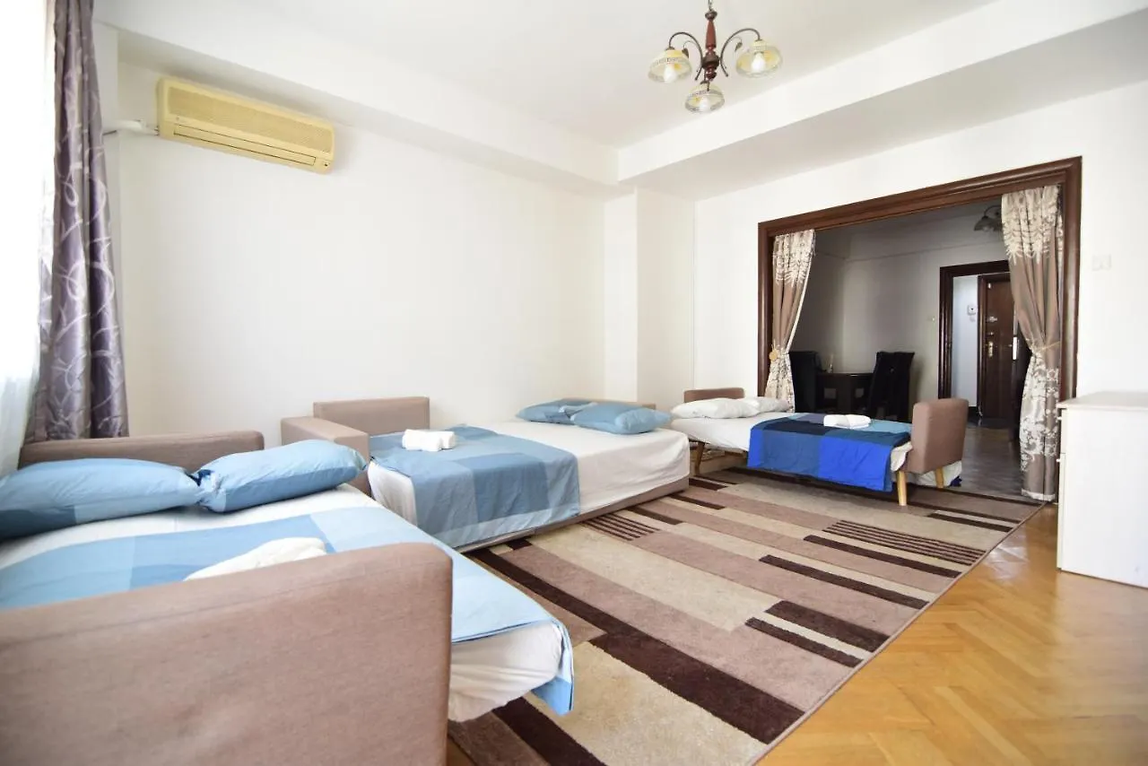 Apartment In The Midle Of The City Bucharest
