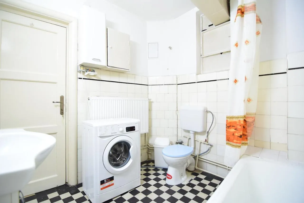 Apartment In The Midle Of The City Bucharest 0*,