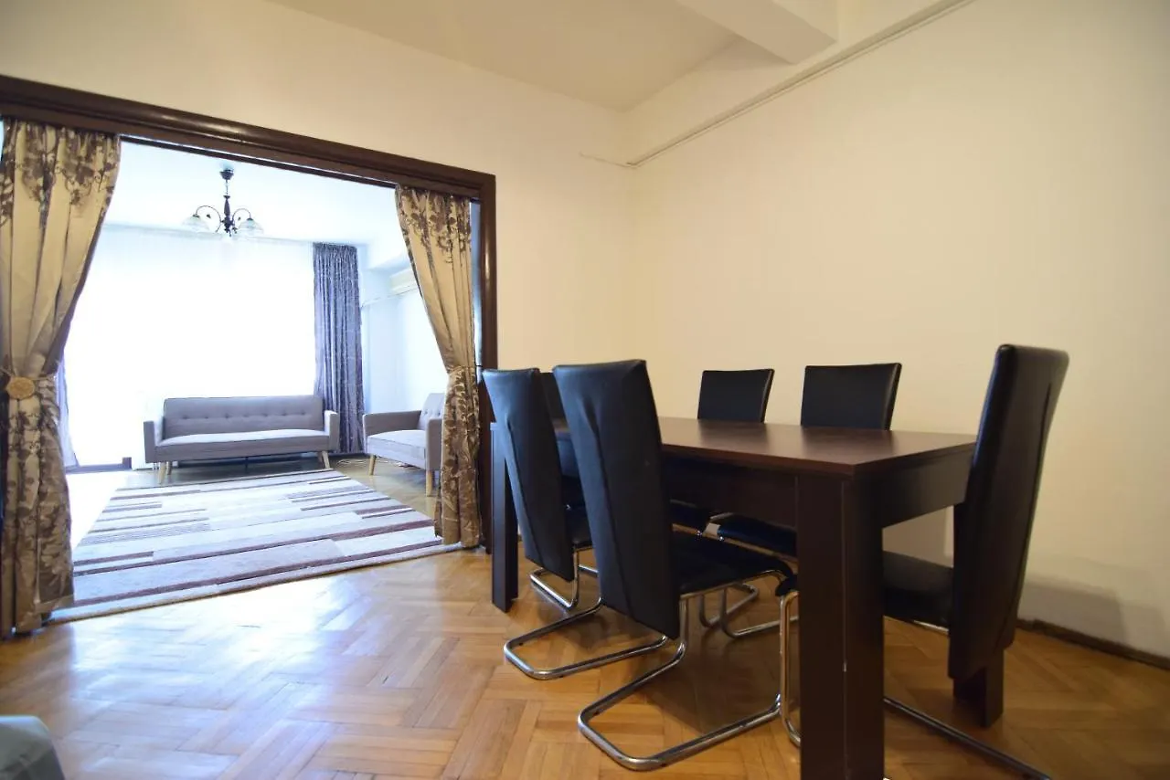 Apartment In The Midle Of The City Bucharest