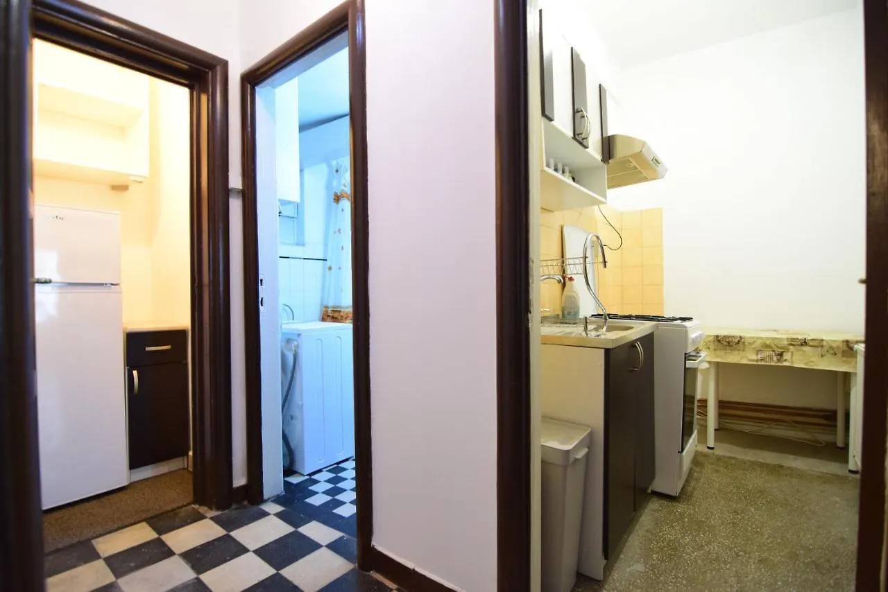 Apartment In The Midle Of The City Bucharest