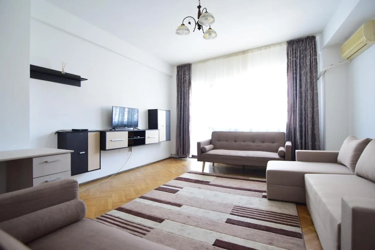 Apartment In The Midle Of The City Bucharest