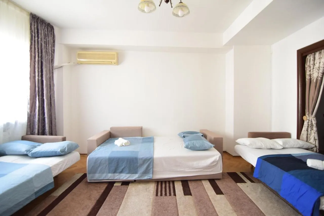 Apartment In The Midle Of The City Bucharest Romania