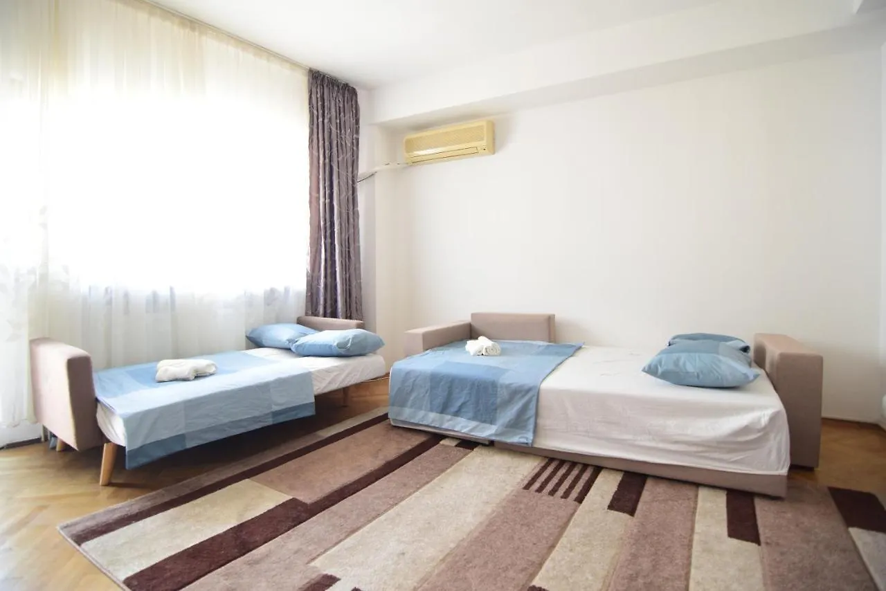 Apartment In The Midle Of The City Bucharest Romania