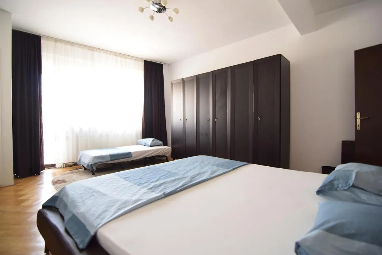 Apartment In The Midle Of The City Bucharest
