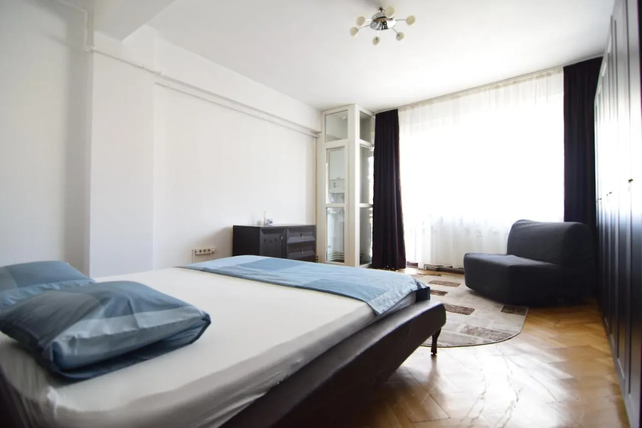 Apartment In The Midle Of The City Bucharest