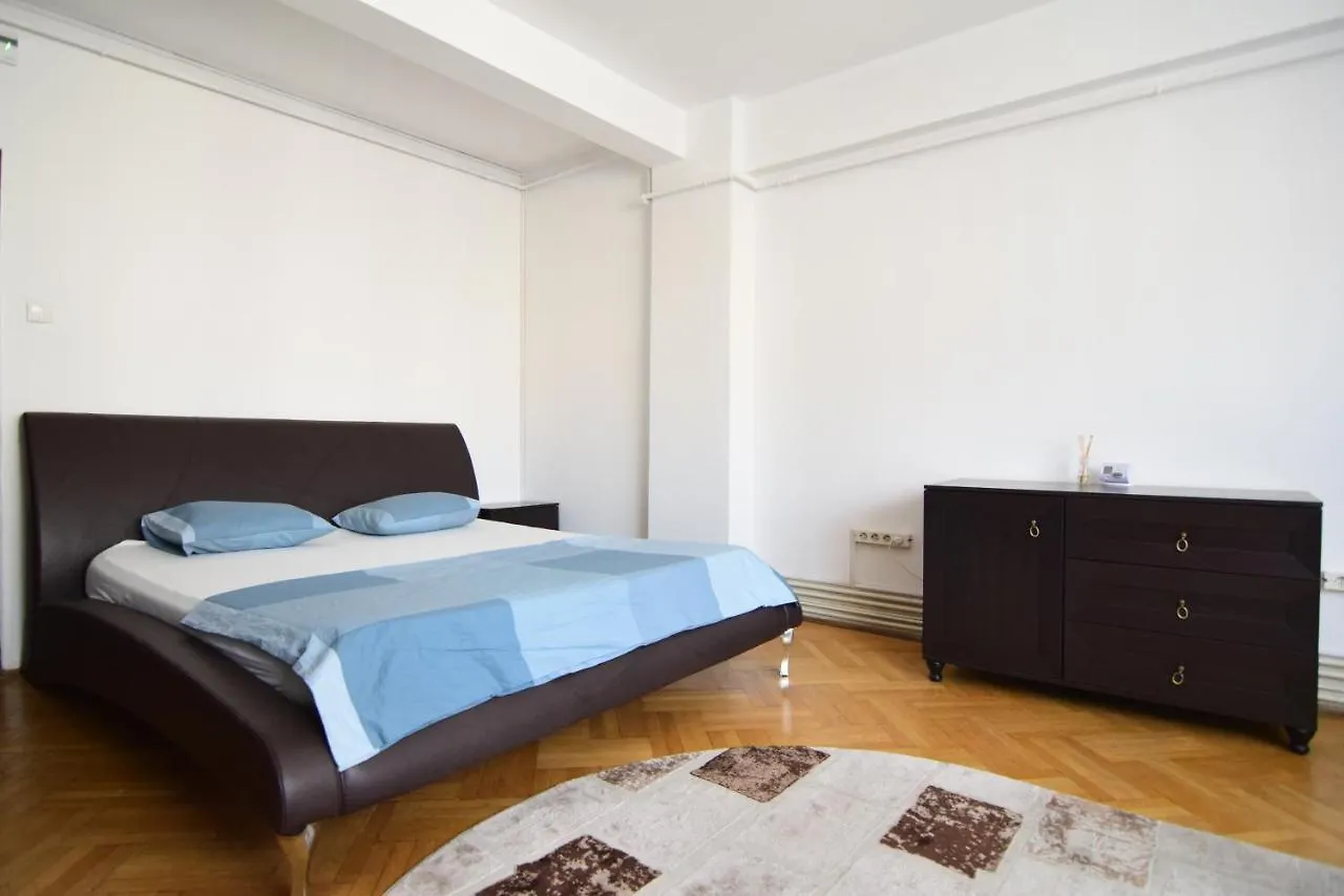 Apartment In The Midle Of The City Bucharest